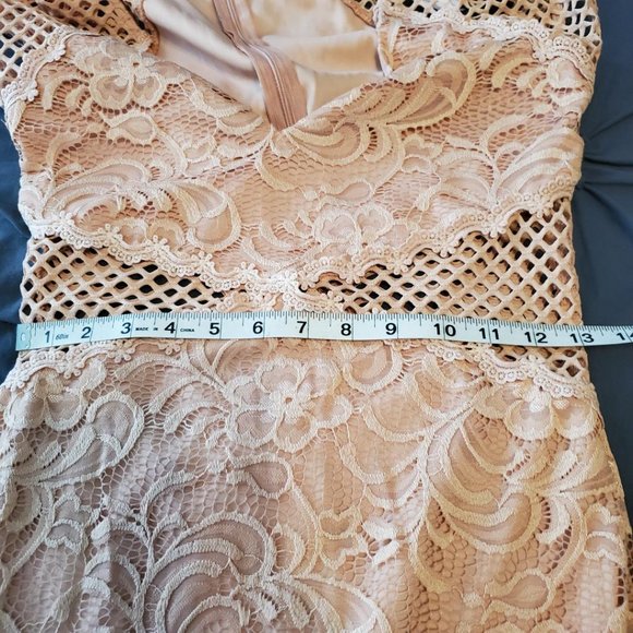 AX Paris Women’s blush v-neck mesh lace bodycon midi dress - Picture 3 of 9